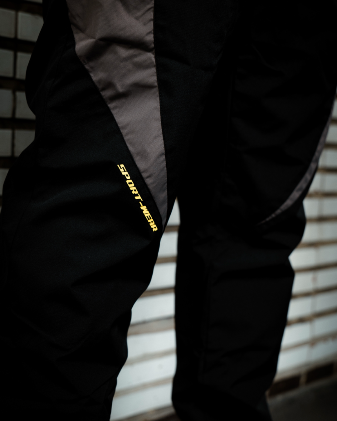 BLACK/YELLOW TRACKSERIE V1